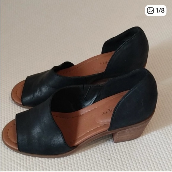 Black Open-Toe Block Heel Shoes - Picture 1 of 7